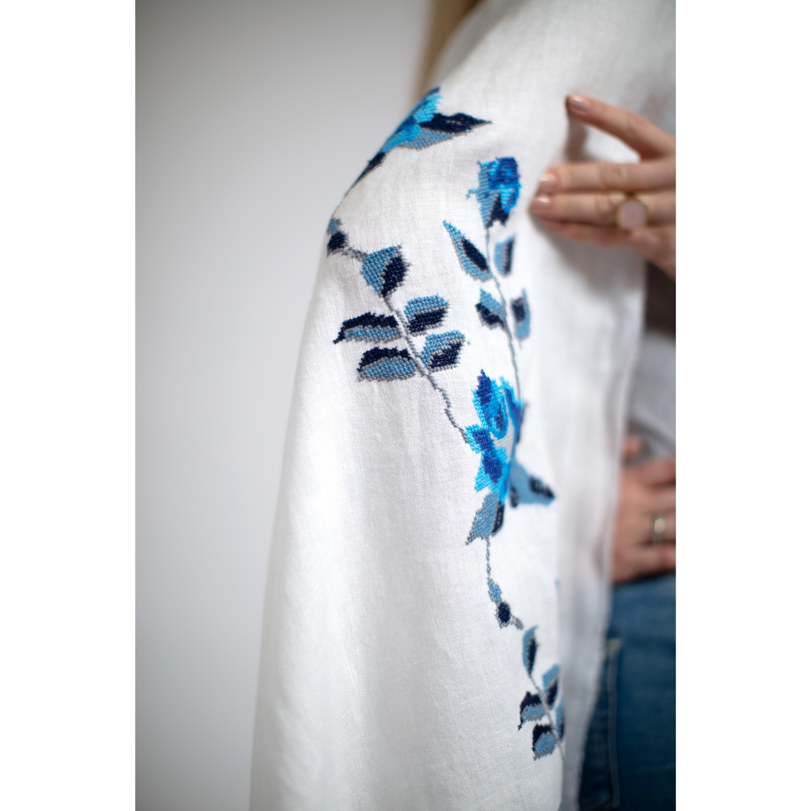 WHITE LINEN SHAWL SEA BLUE HANA ROSE